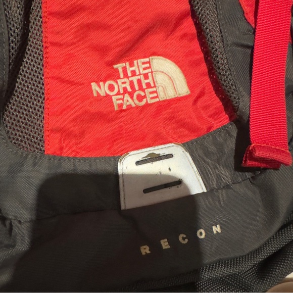 The North Face Recon Red Black Backpack Hiking School College Travel - Picture 5 of 10